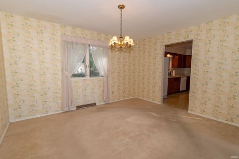 Tiny photo for 2621 Oak Leaf Cove, South Bend, IN 46628 (MLS # 202543666)