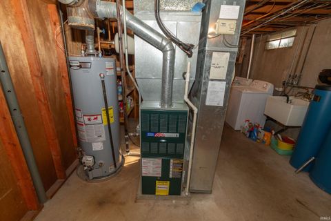 Tiny photo for 2621 Oak Leaf Cove, South Bend, IN 46628 (MLS # 202543666)