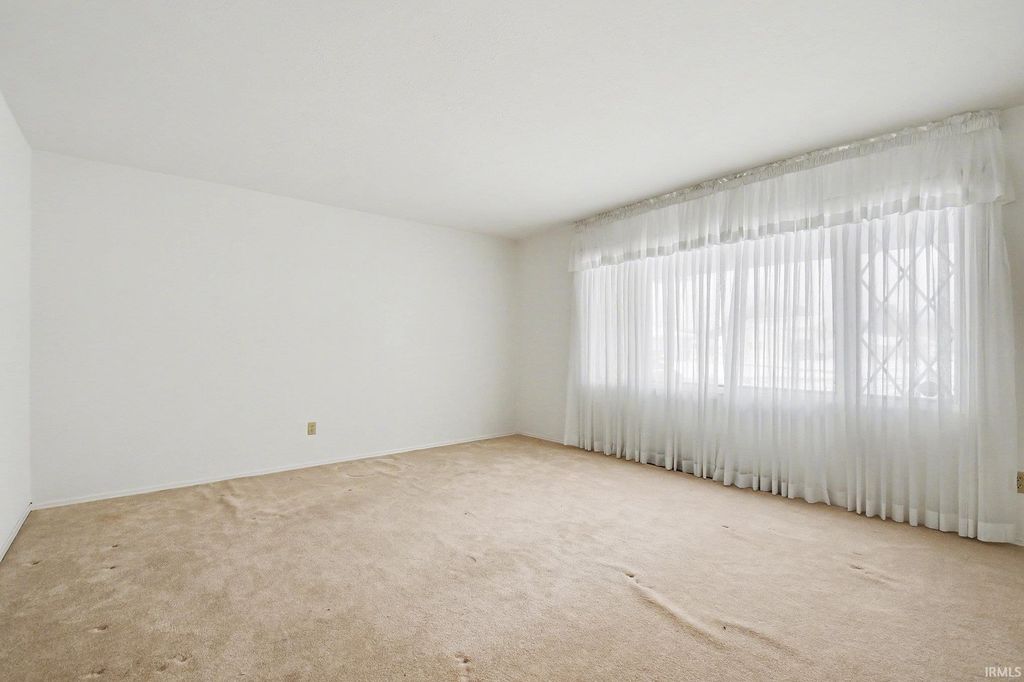 Photo of 2621 Oak Leaf Cove, South Bend, IN 46628 (MLS # 202543666)