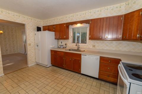 Tiny photo for 2621 Oak Leaf Cove, South Bend, IN 46628 (MLS # 202543666)