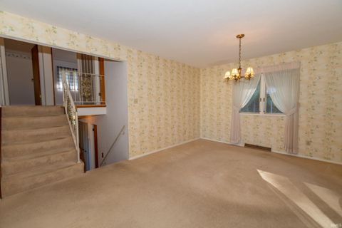 Tiny photo for 2621 Oak Leaf Cove, South Bend, IN 46628 (MLS # 202543666)