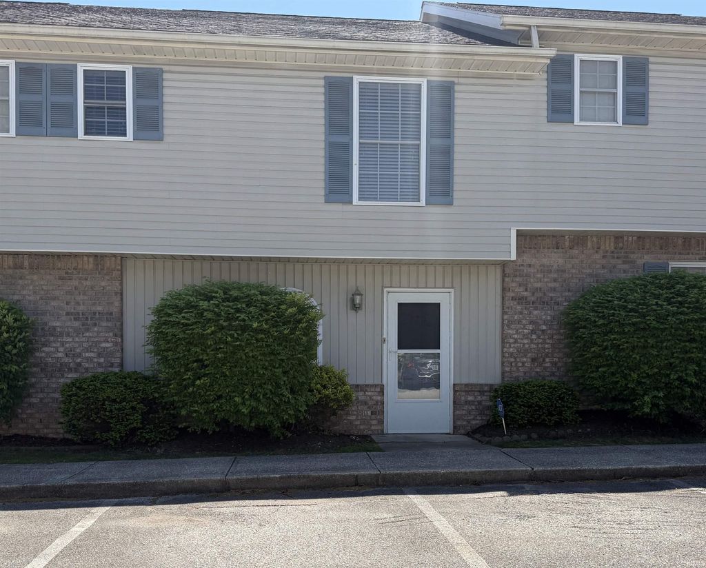 Photo of 770 E Sherwood Hills Drive, Bloomington, IN 47401 (MLS # 202614396)