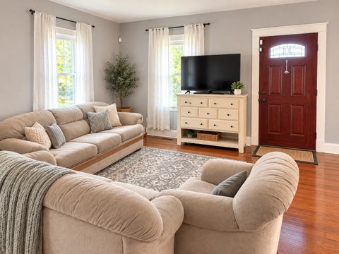 Tiny photo for 1313 Bissell Street, South Bend, IN 46617 (MLS # 202637785)