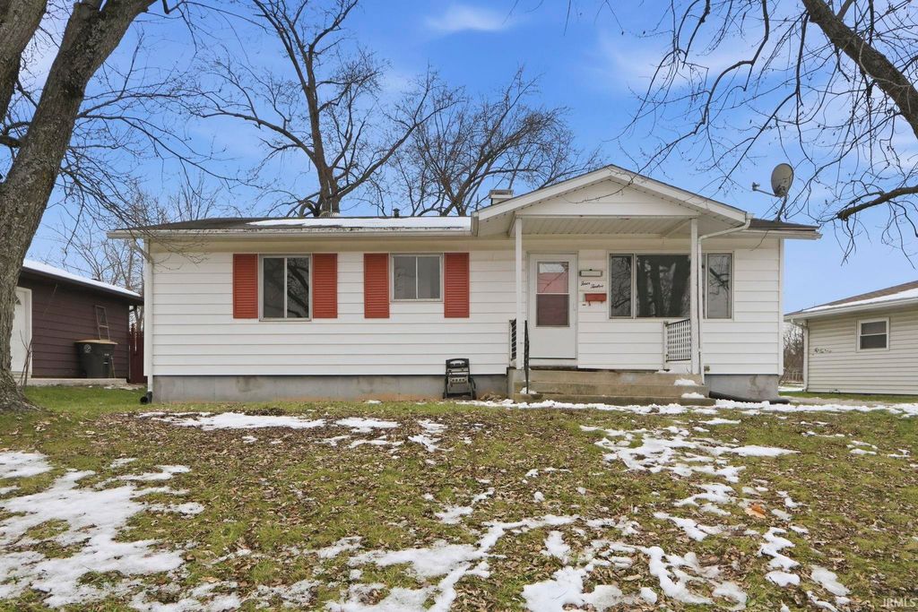 Photo of 412 Edgeknoll Lane, Fort Wayne, IN 46816 (MLS # 202548858)