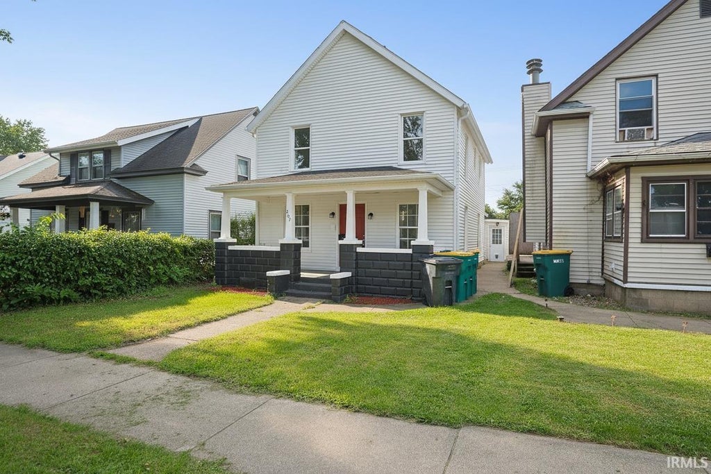 Photo of 209 E 6th Street Street, Mishawaka, IN 46544 (MLS # 202634355)