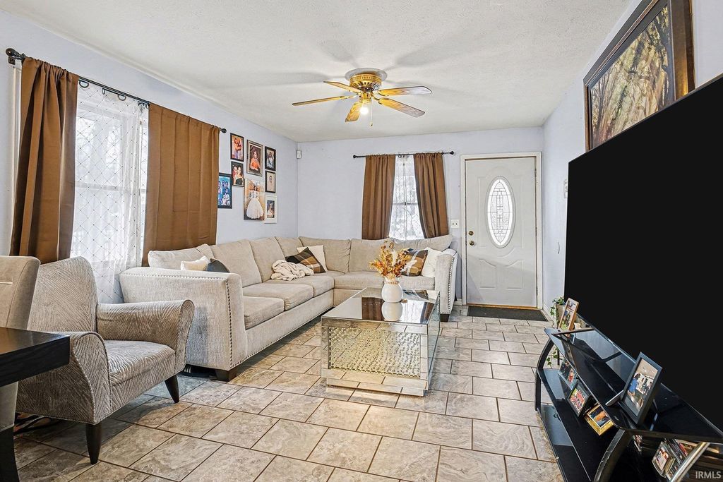 Photo of 929 W Garfield Avenue, Elkhart, IN 46516 (MLS # 202601949)