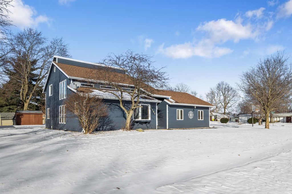 Photo of 1102 Riviera Court, Auburn, IN 46706 (MLS # 202602092)