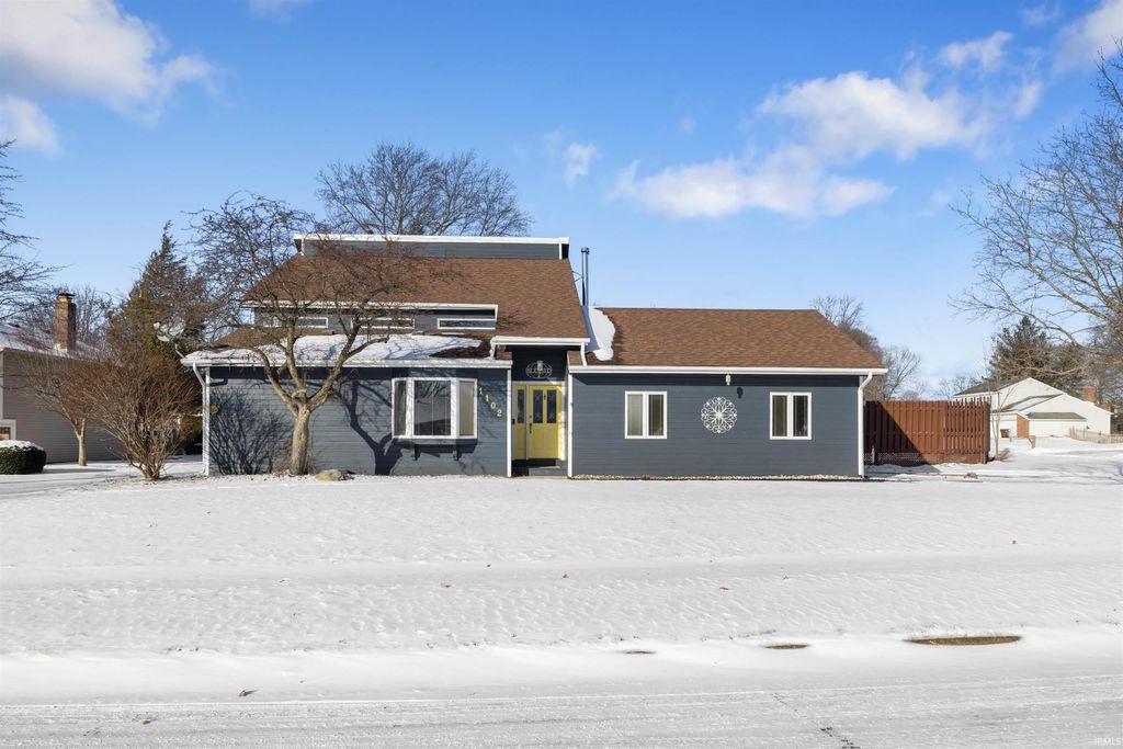 Photo of 1102 Riviera Court, Auburn, IN 46706 (MLS # 202602092)