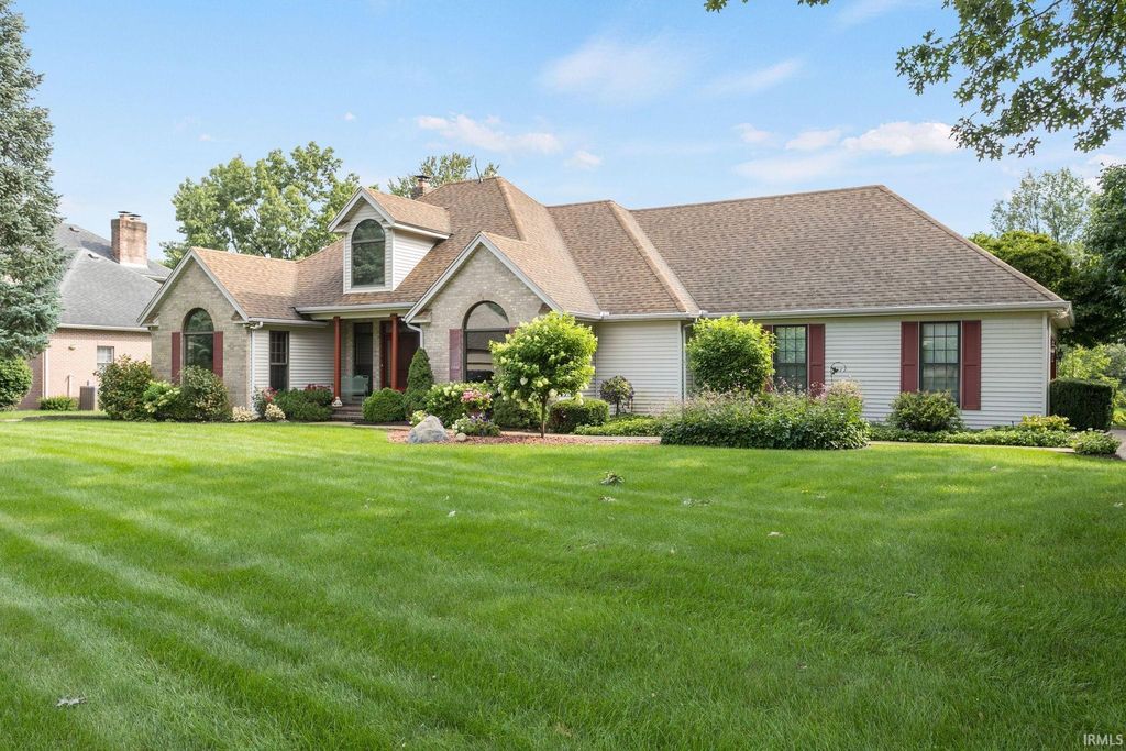Photo of 59390 High Pointe Drive, South Bend, IN 46614 (MLS # 202545643)