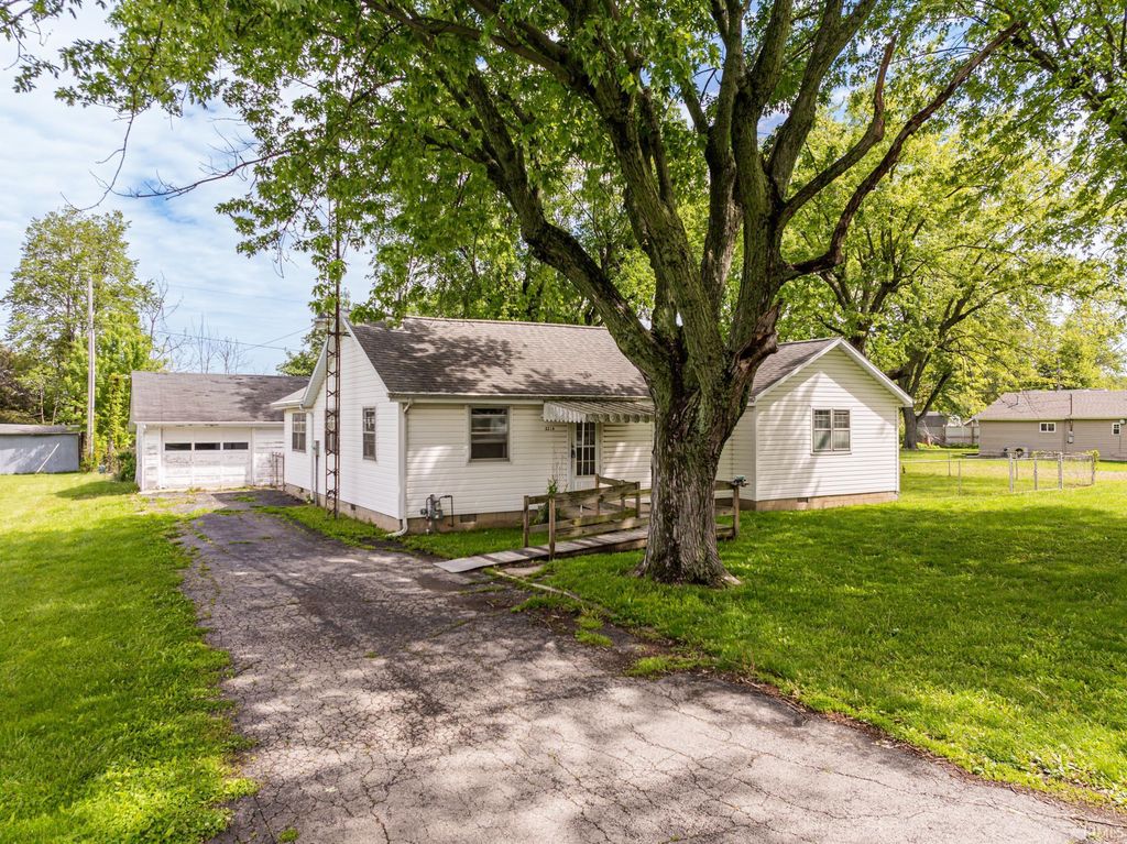 Photo of 3216 W 27th Street, Muncie, IN 47302 (MLS # 202617130)