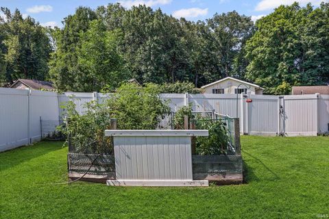 Tiny photo for 813 Foxwood Drive, Lafayette, IN 47905 (MLS # 202530074)