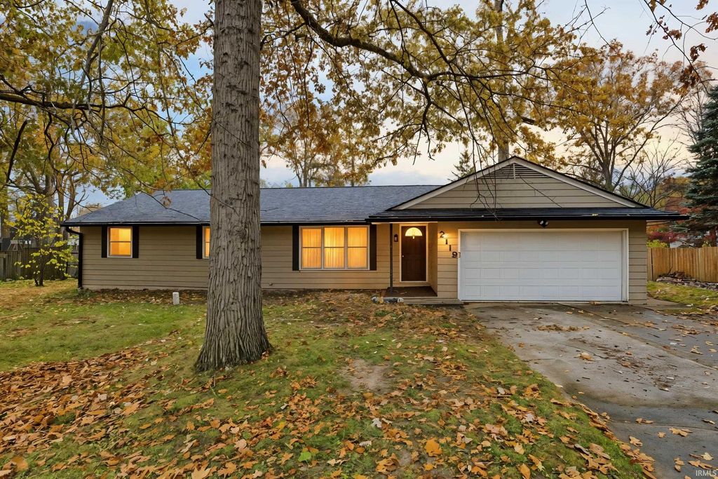 Photo of 2119 Klug Drive, Fort Wayne, IN 46818 (MLS # 202544126)