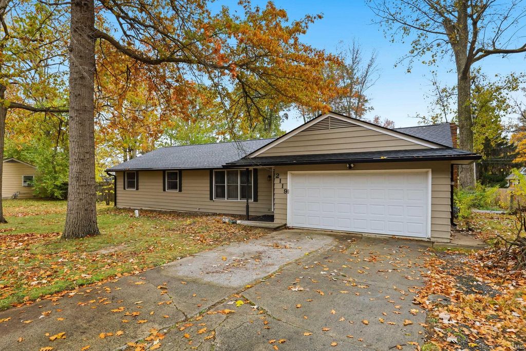 Photo of 2119 Klug Drive, Fort Wayne, IN 46818 (MLS # 202544126)