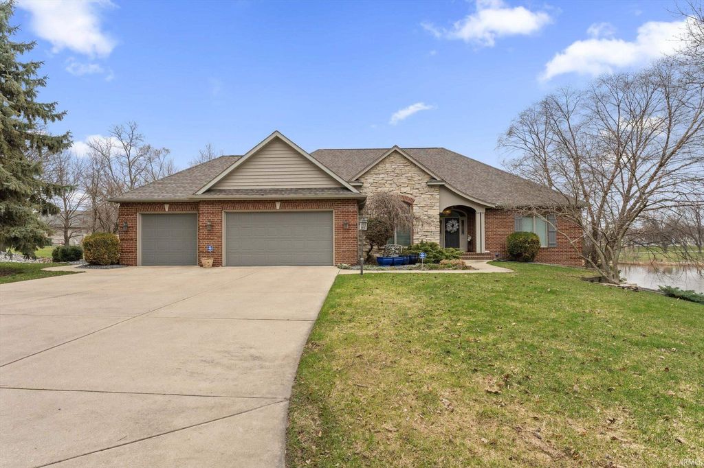 Photo of 1015 E Grove Street, Mishawaka, IN 46545 (MLS # 202609409)