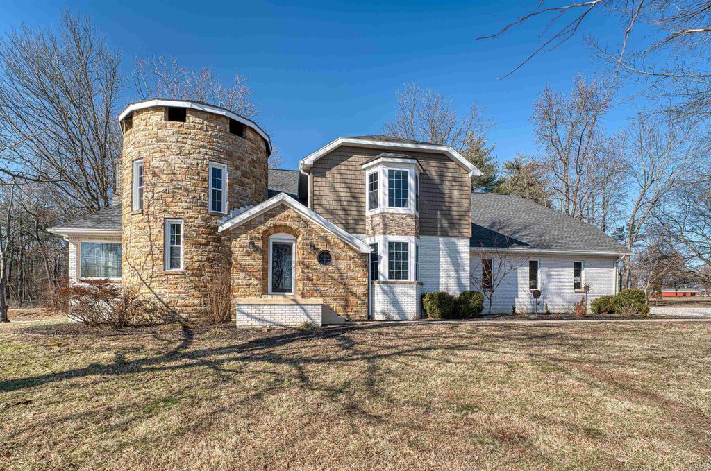 Photo of 6240 Oak Hill Road, Evansville, IN 47711 (MLS # 202604844)