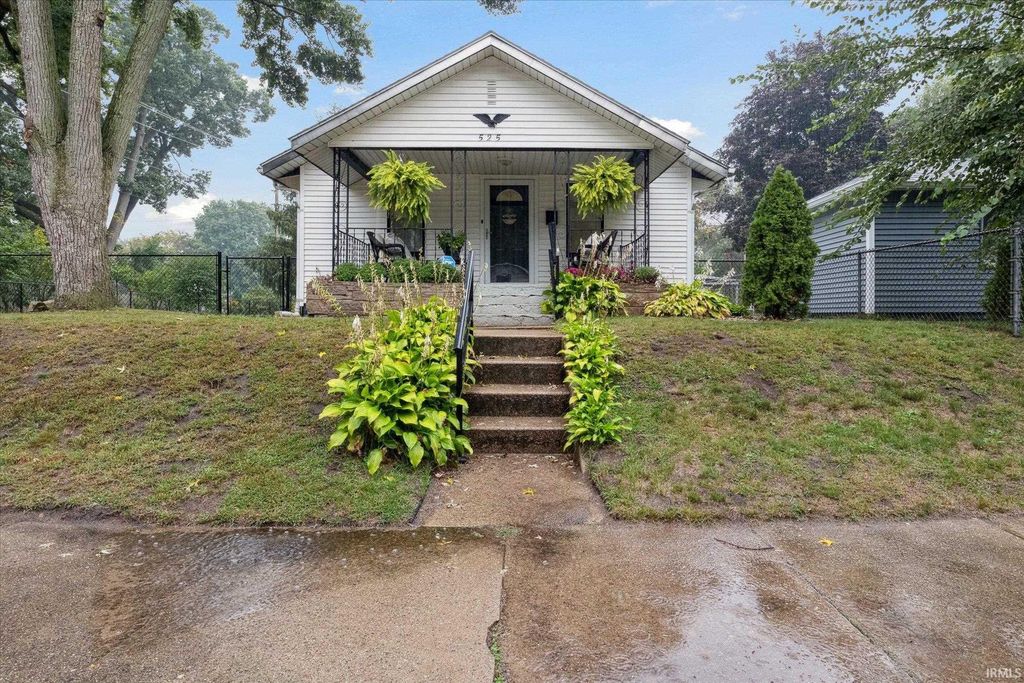 Photo of 525 S 28th Street, South Bend, IN 46615 (MLS # 202537258)