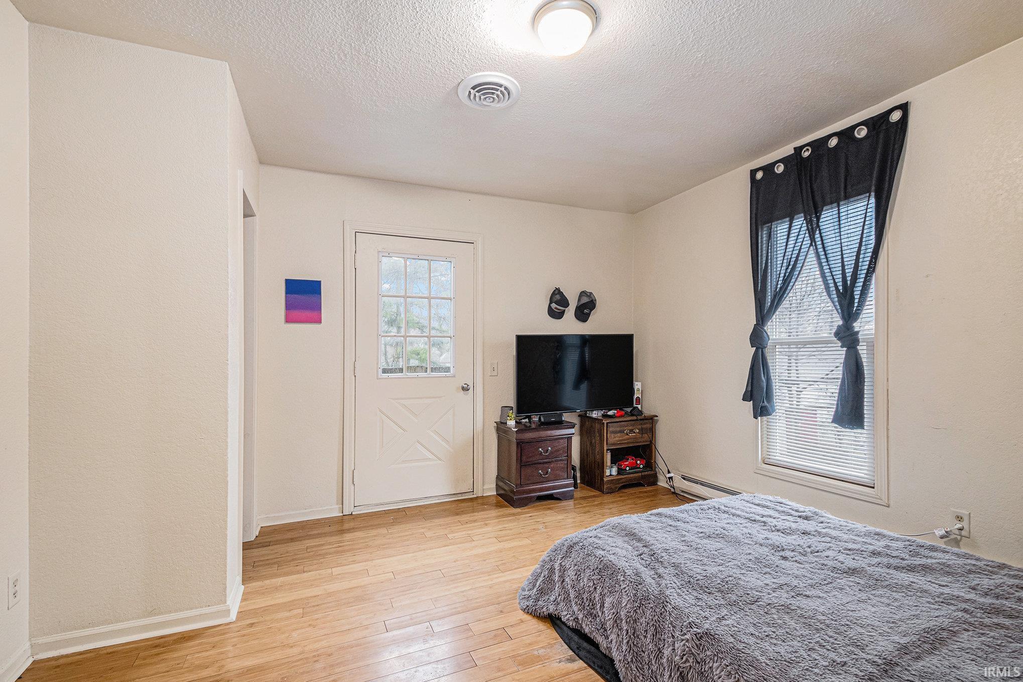 Elkhart, Indiana 46514, United States, 5 Bedrooms Bedrooms, ,2 BathroomsBathrooms,Residential,Active,152683