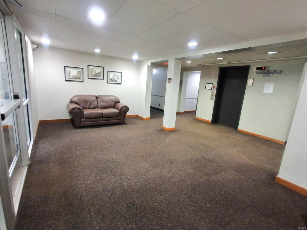Photo of 2927 Westbrook B-403 Drive, Fort Wayne, IN 46805 (MLS # 202639372)