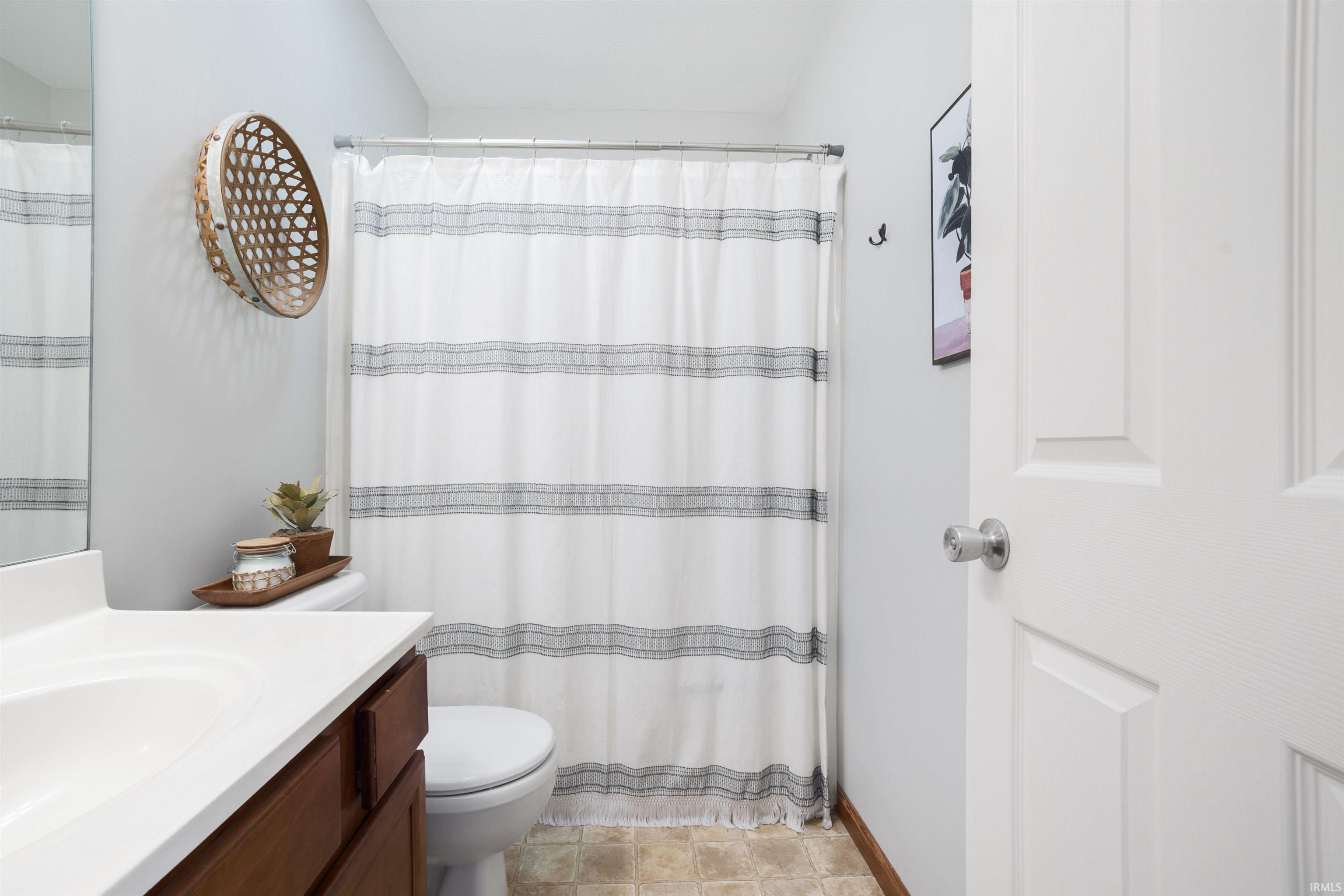 Goshen, Indiana 46528, United States, 3 Bedrooms Bedrooms, ,2 BathroomsBathrooms,Residential,Pending,250328