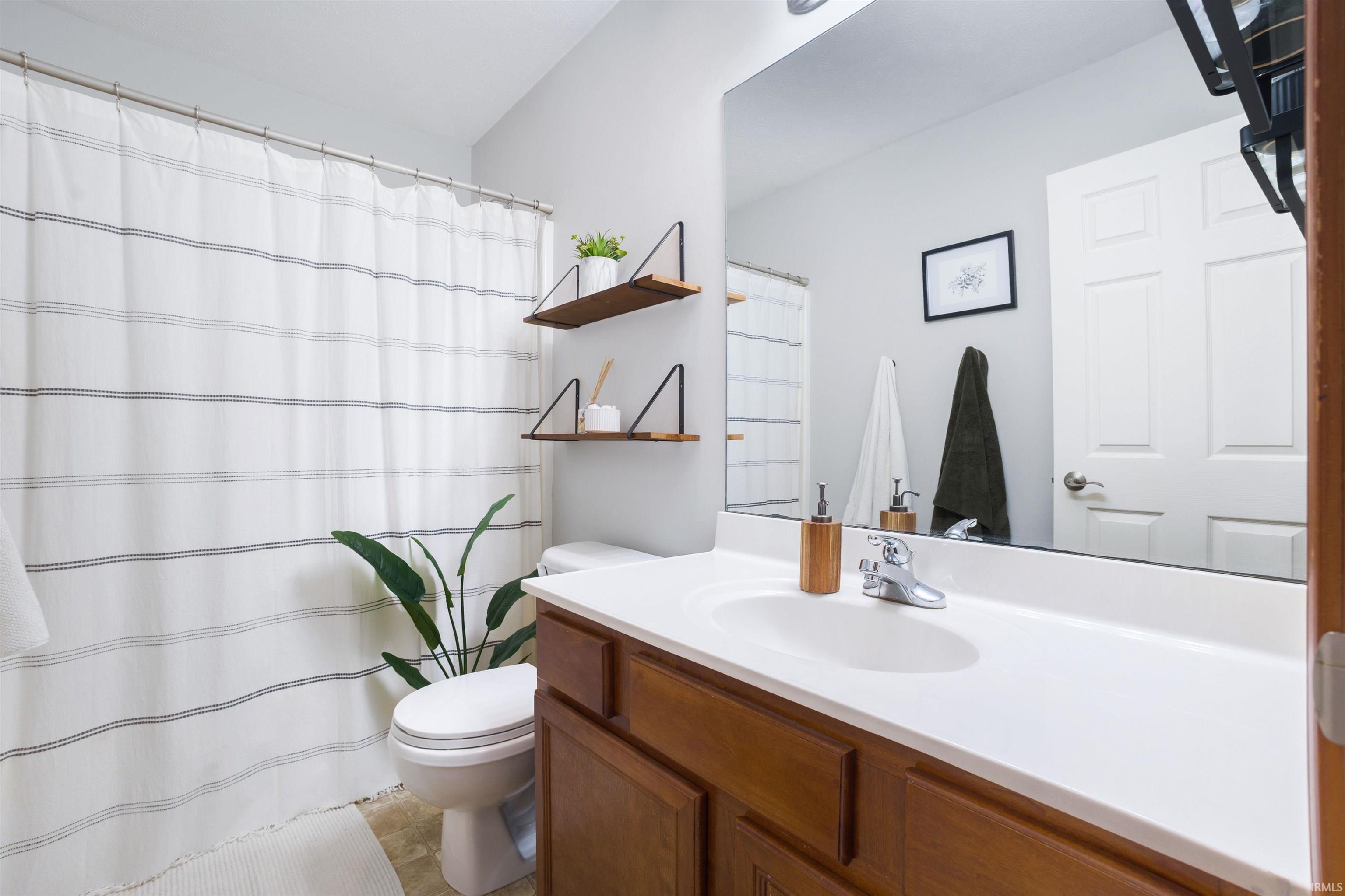 Goshen, Indiana 46528, United States, 3 Bedrooms Bedrooms, ,2 BathroomsBathrooms,Residential,Pending,250328