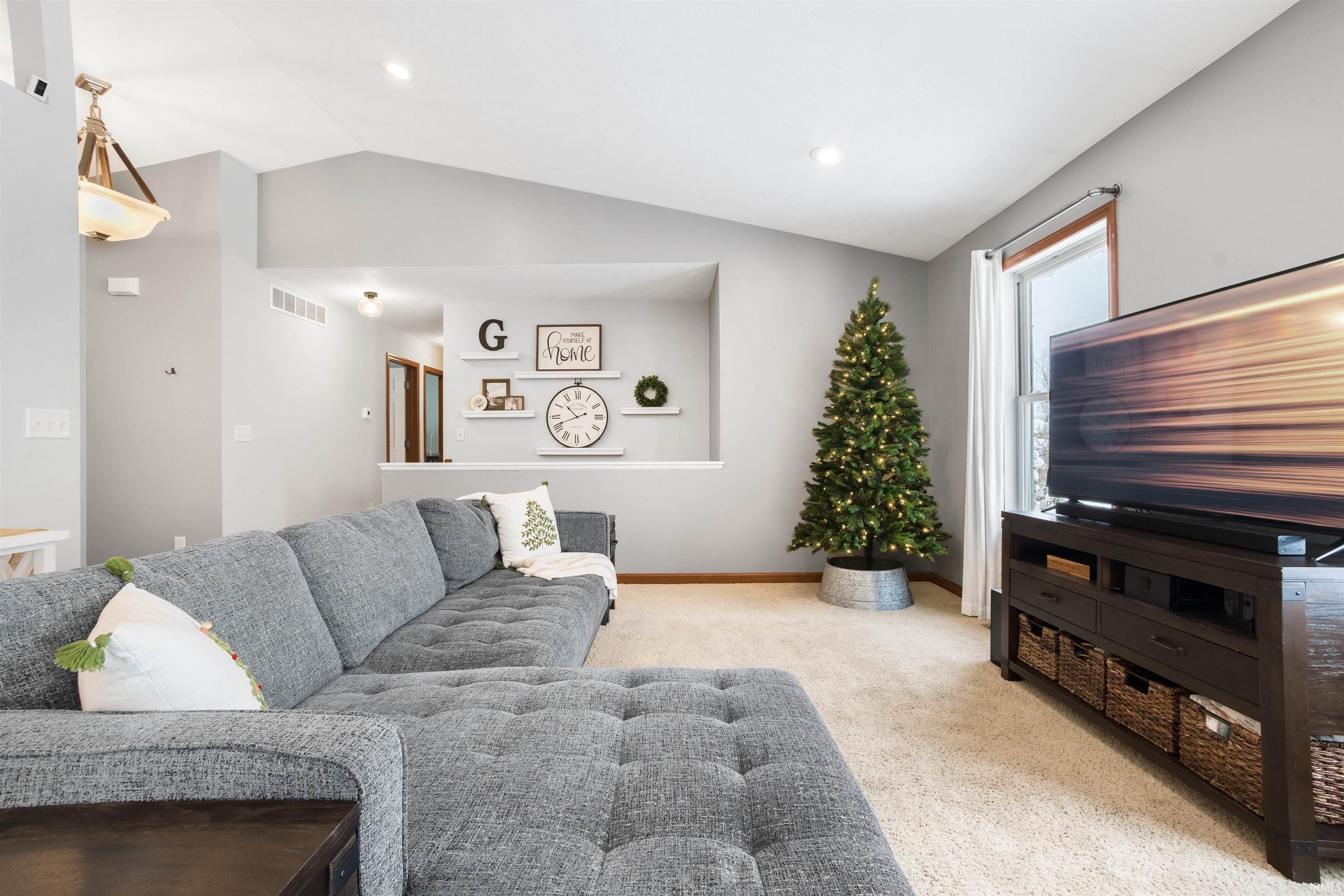 Goshen, Indiana 46528, United States, 3 Bedrooms Bedrooms, ,2 BathroomsBathrooms,Residential,Pending,250328