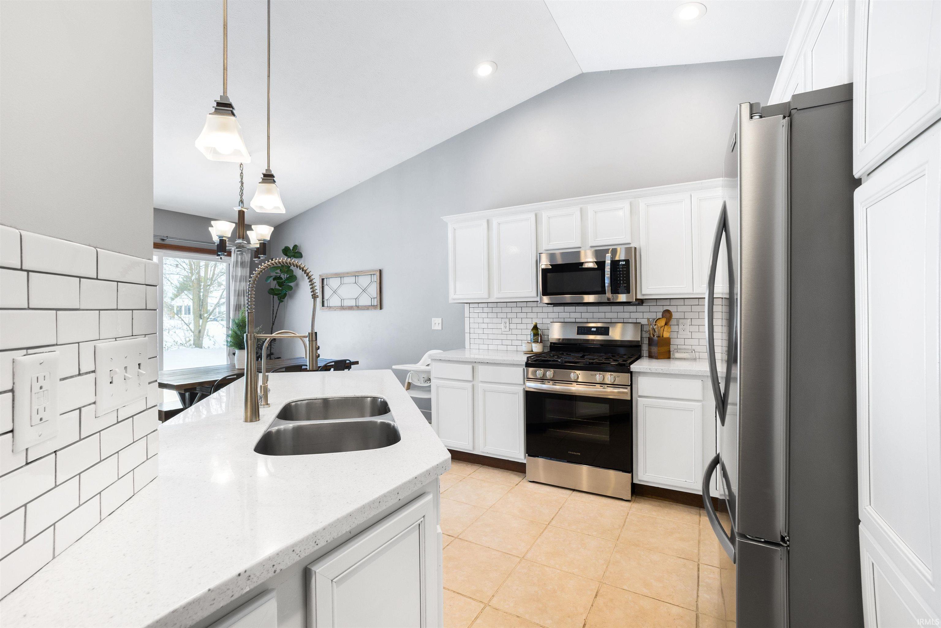 Goshen, Indiana 46528, United States, 3 Bedrooms Bedrooms, ,2 BathroomsBathrooms,Residential,Pending,250328