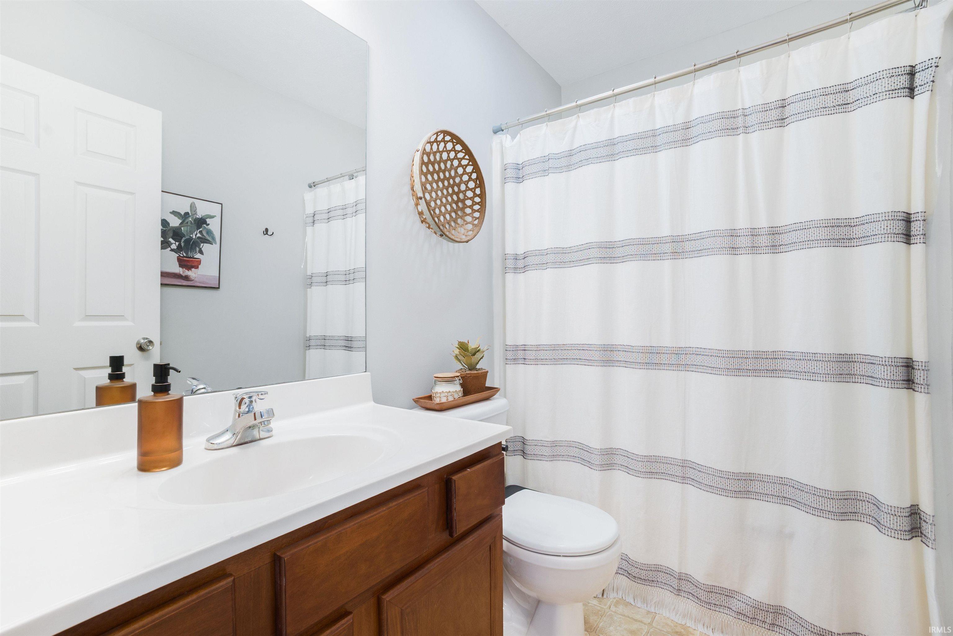 Goshen, Indiana 46528, United States, 3 Bedrooms Bedrooms, ,2 BathroomsBathrooms,Residential,Pending,250328