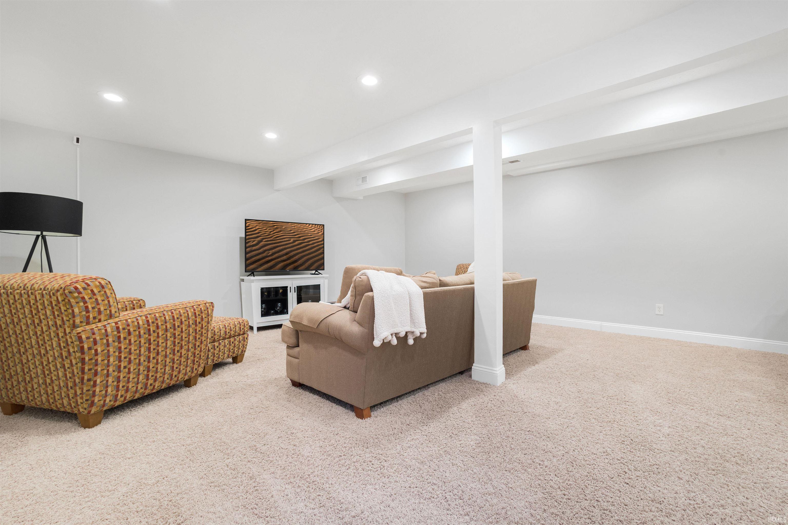 Goshen, Indiana 46528, United States, 3 Bedrooms Bedrooms, ,2 BathroomsBathrooms,Residential,Pending,250328