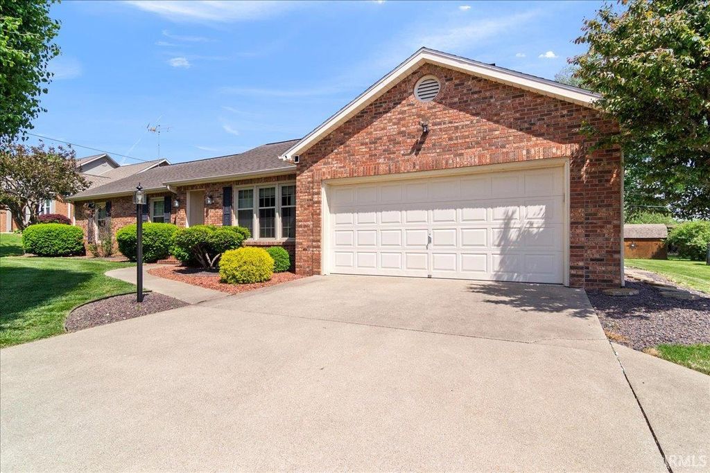 Photo of 1116 N MAIN Street, Princeton, IN 47670 (MLS # 202614992)