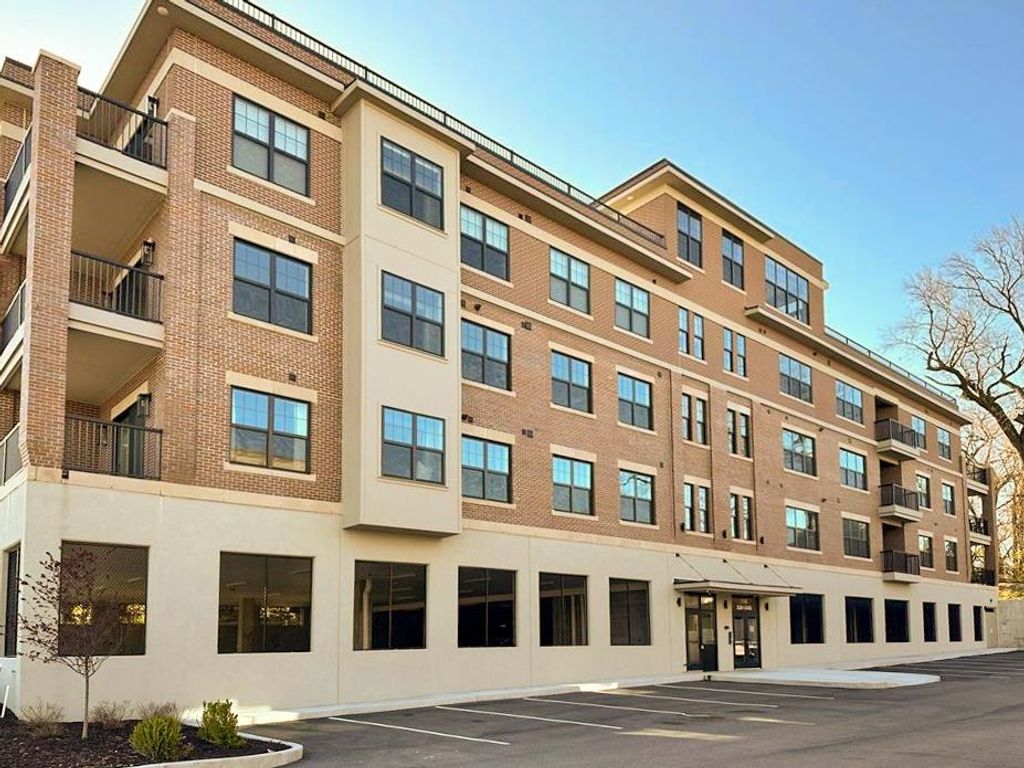 Photo of 1740 #201E South Bend Avenue, South Bend, IN 46637 (MLS # 202546593)