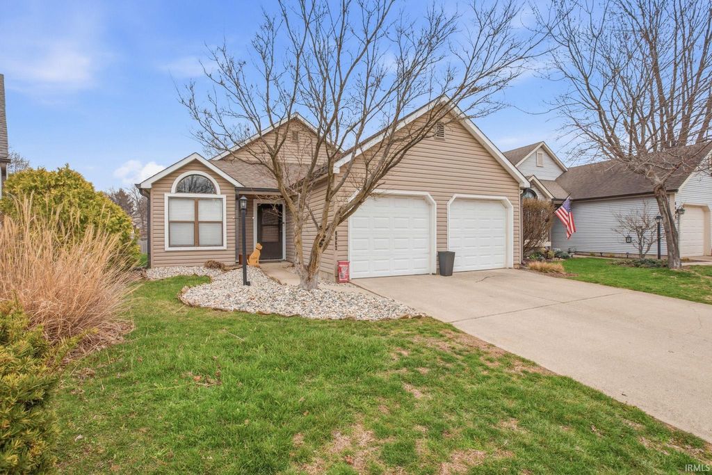 Photo of 6662 Aintree Court, Indianapolis, IN 46250 (MLS # 202609567)