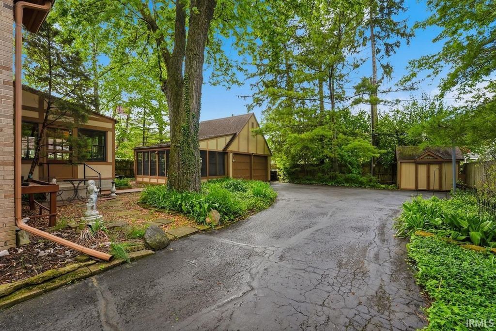 Photo of 2245 W Warwick Road, Muncie, IN 47304 (MLS # 202615319)
