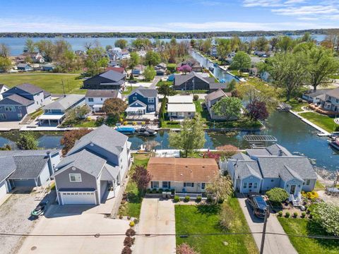 Photo of 10454 N 800 E, Syracuse, IN 46567 (MLS # 202544345)