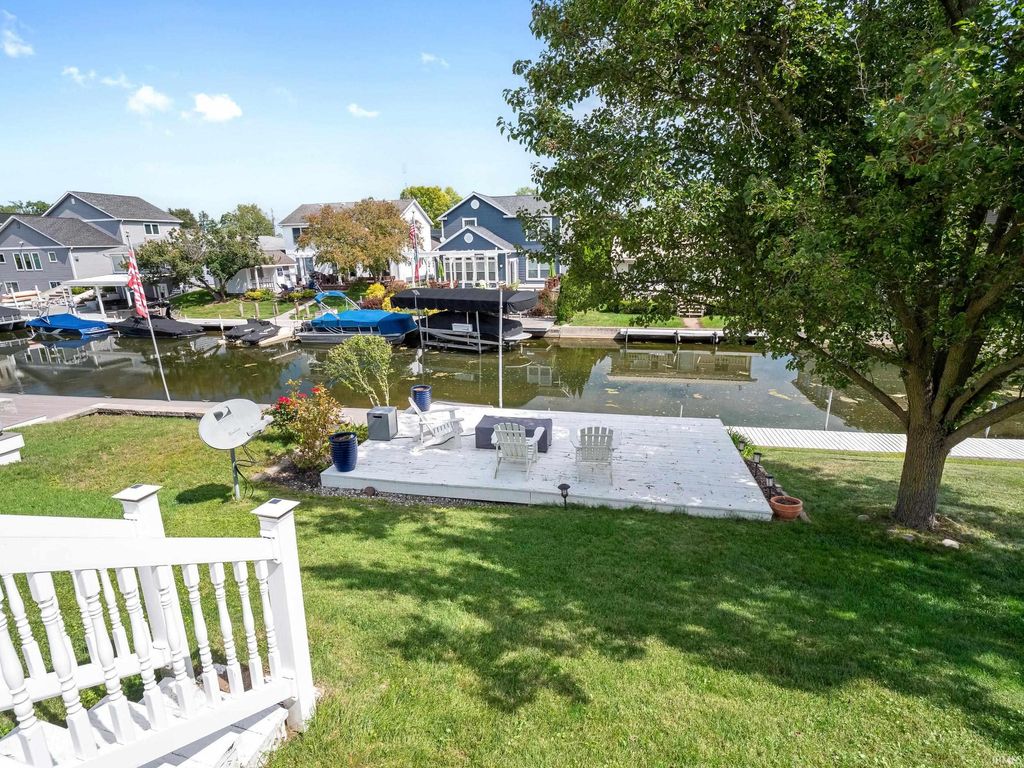 Photo of 10454 N 800 E, Syracuse, IN 46567 (MLS # 202544345)