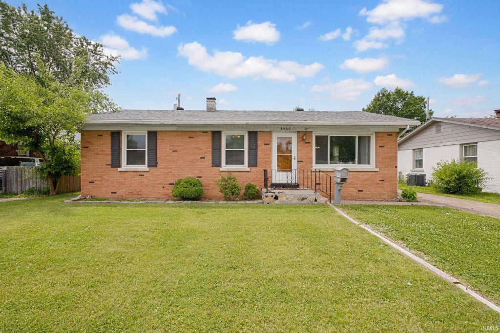 Photo of 1909 S Boeke Road, Evansville, IN 47714 (MLS # 202619237)