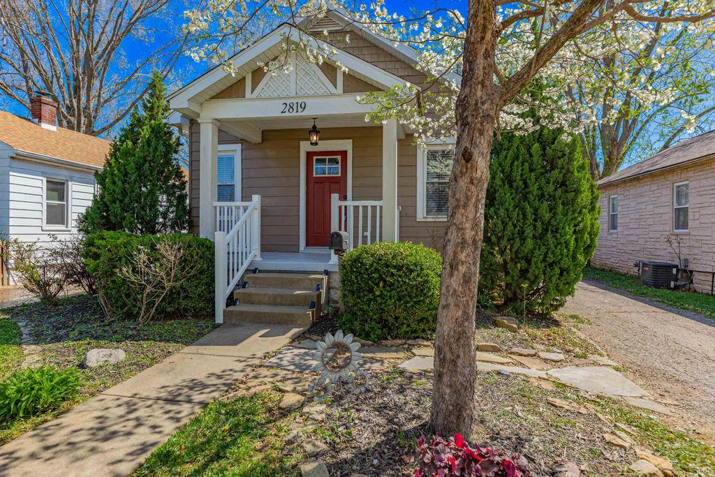 Photo of 2819 Oakley Street, Evansville, IN 47710 (MLS # 202611898)