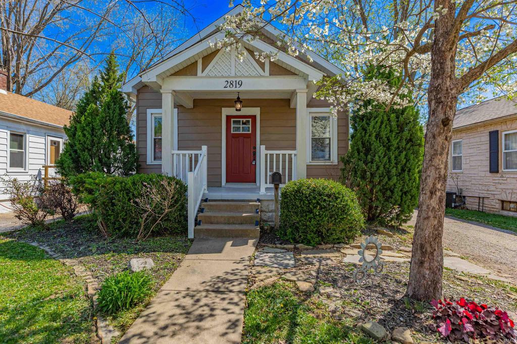 Photo of 2819 Oakley Street, Evansville, IN 47710 (MLS # 202611898)