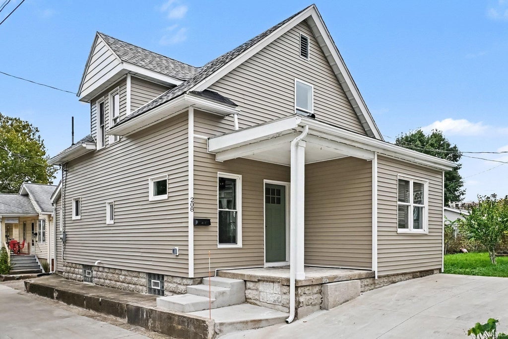 Photo of 208 Riley Place, South Bend, IN 46601 (MLS # 202642961)