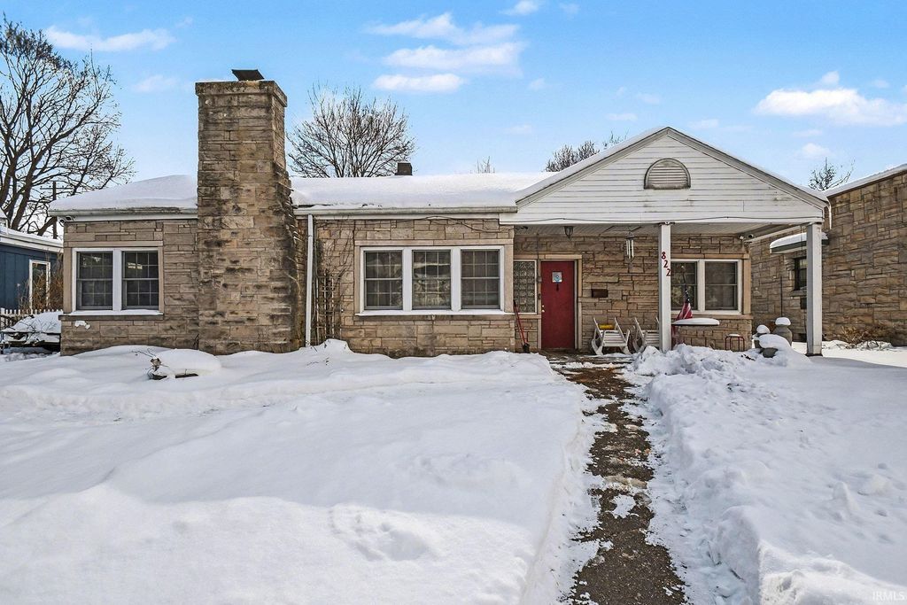 Photo of 822 E Woodside Street, South Bend, IN 46614 (MLS # 202604445)