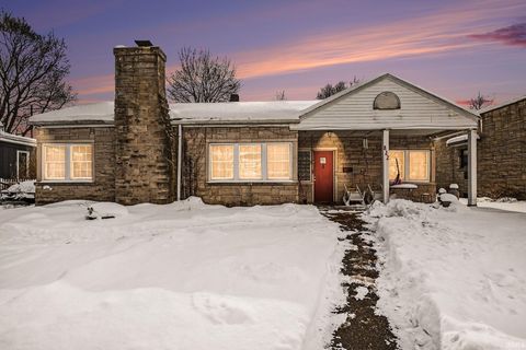 Photo of 822 E Woodside Street, South Bend, IN 46614 (MLS # 202604445)