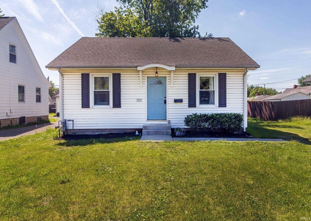 Photo of 221 Vann Avenue, Evansville, IN 47714 (MLS # 202616783)