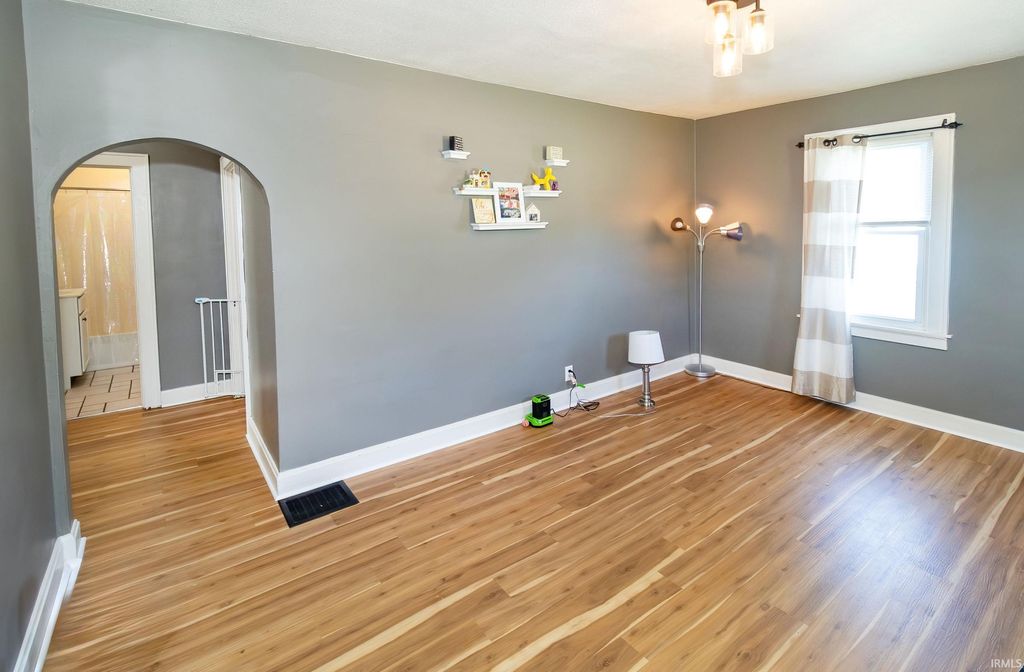 Photo of 221 Vann Avenue, Evansville, IN 47714 (MLS # 202616783)