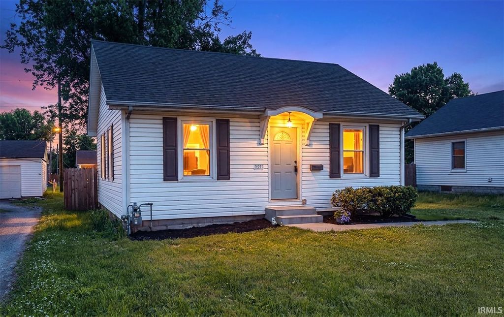 Photo of 221 Vann Avenue, Evansville, IN 47714 (MLS # 202616783)