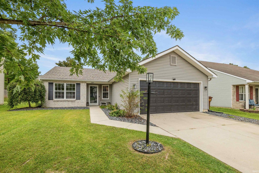 Photo of 12021 Kimball Run, Fort Wayne, IN 46845 (MLS # 202637293)