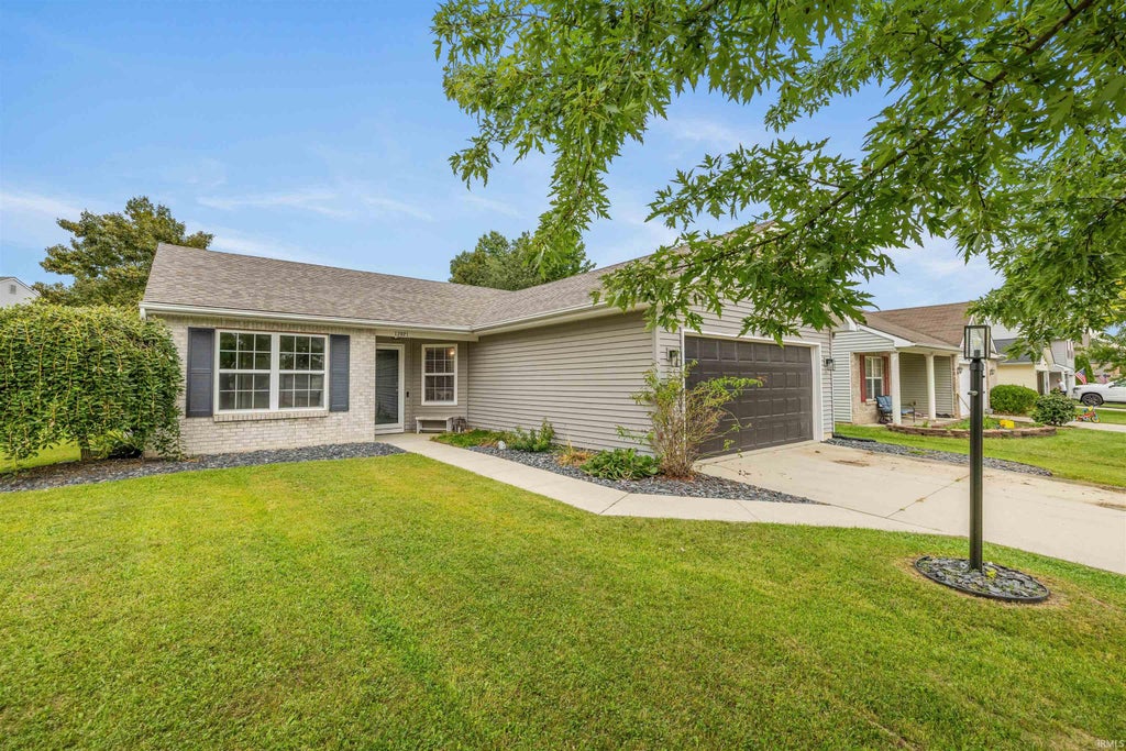 Photo of 12021 Kimball Run, Fort Wayne, IN 46845 (MLS # 202637293)