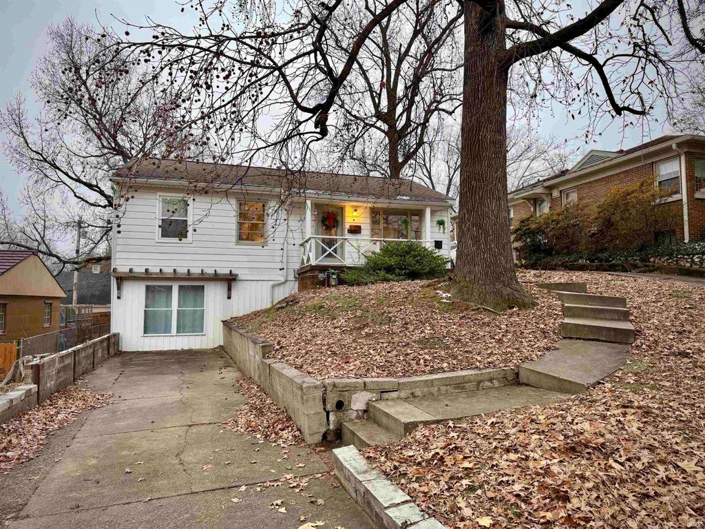 Photo of 424 S Kelsey Avenue, Evansville, IN 47714 (MLS # 202548493)