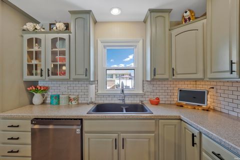 Tiny photo for 1004 Nicholas Drive, Boonville, IN 47601 (MLS # 202624660)