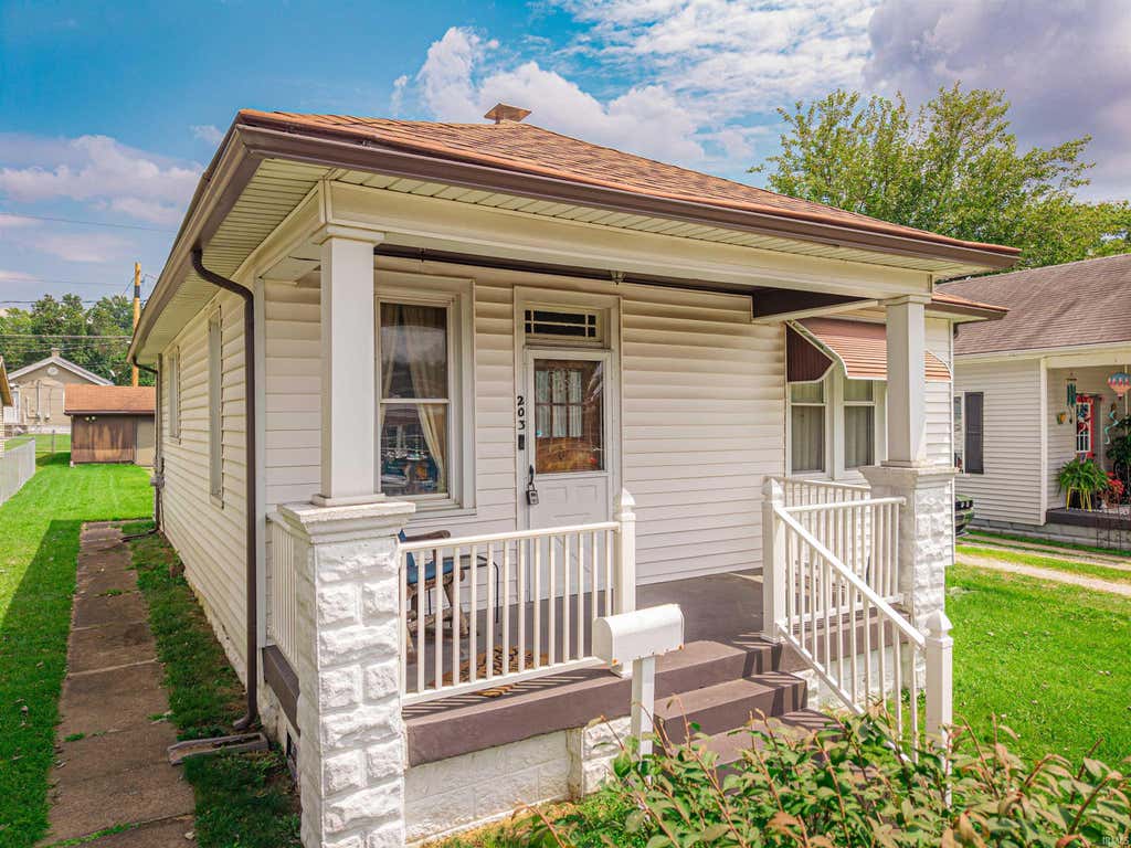Photo of 203 Wills Avenue, Evansville, IN 47712 (MLS # 202632248)