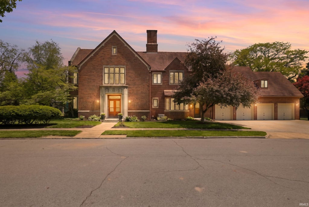 Photo of 721 W Spencer Avenue, Marion, IN 46952 (MLS # 202638779)