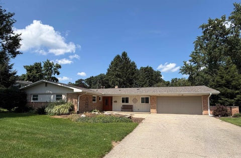 Photo of 1510 Springbrook Drive, Elkhart, IN 46514 (MLS # 202634020)